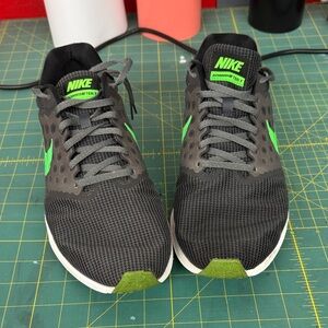 Nike Men's Black and Neon Green Athletic Shoes